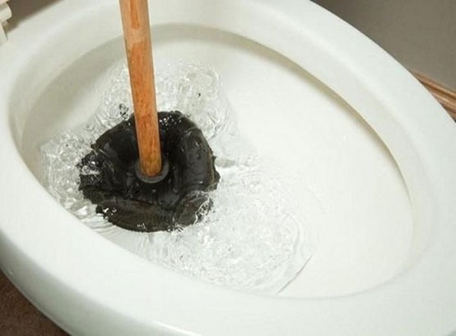 Bồn cầu xả nước k&ecirc;u to